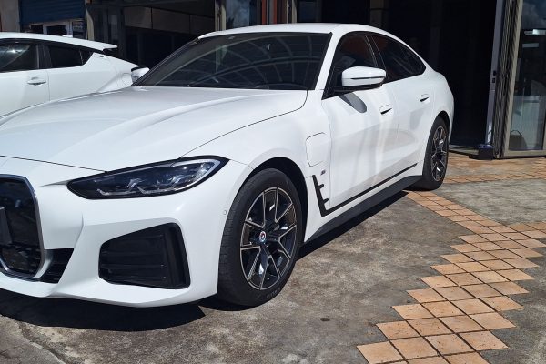 Ref5701BMWI4eDrive40MSports04