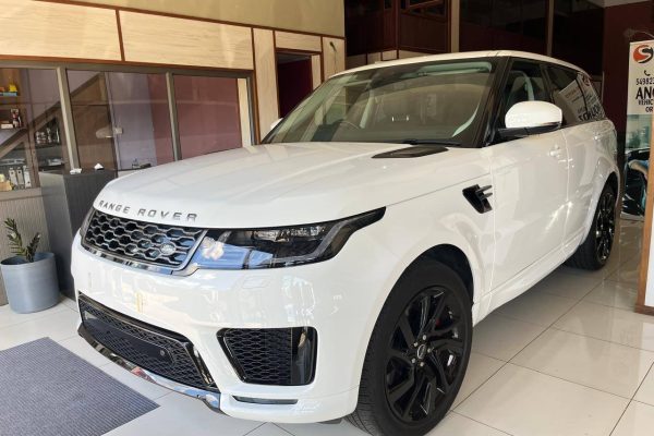 Ref8993RangeRoverHSESports2P400e04